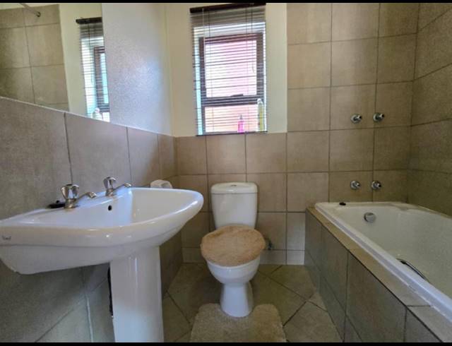 2 BEDROOM TOWNHOUSE FOR SALE IN ALBERTSDAL